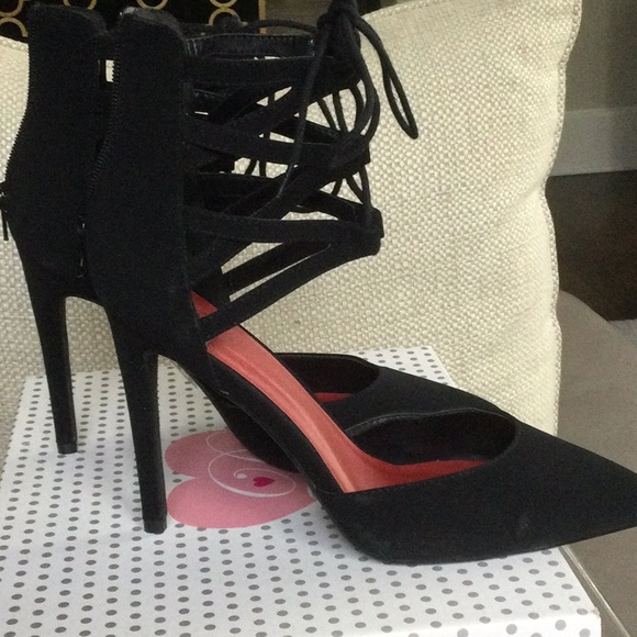 Black heels - Picture 3 of 6